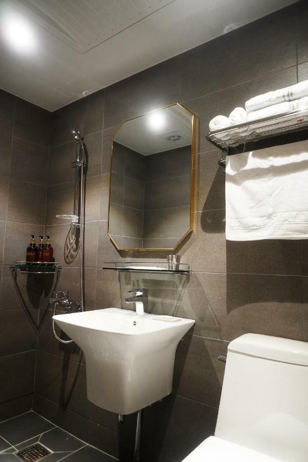 Urban Stay 103 Seoul Bagian luar foto