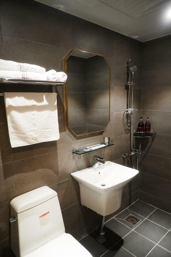 Urban Stay 103 Seoul Bagian luar foto