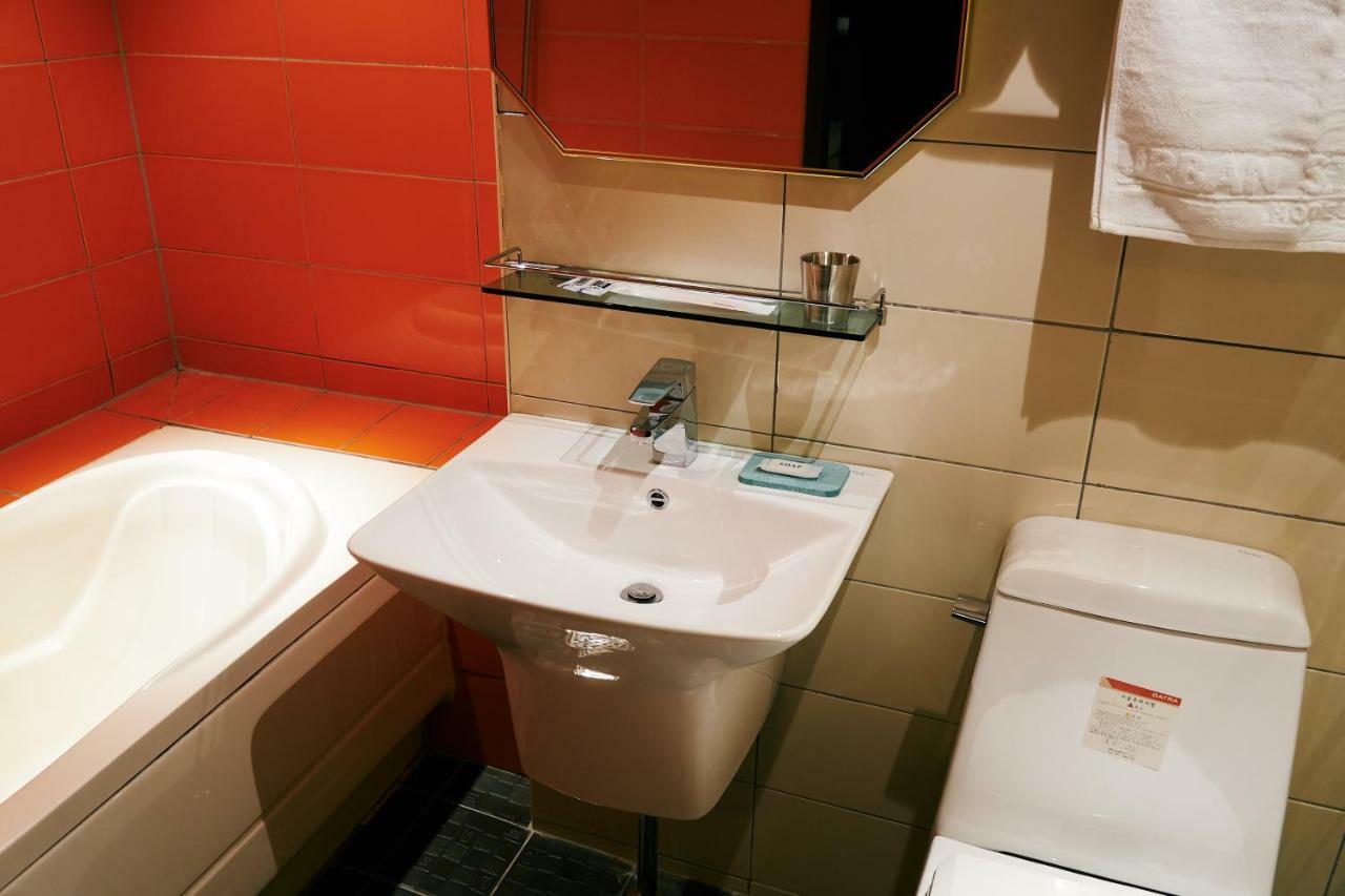 Urban Stay 103 Seoul Bagian luar foto